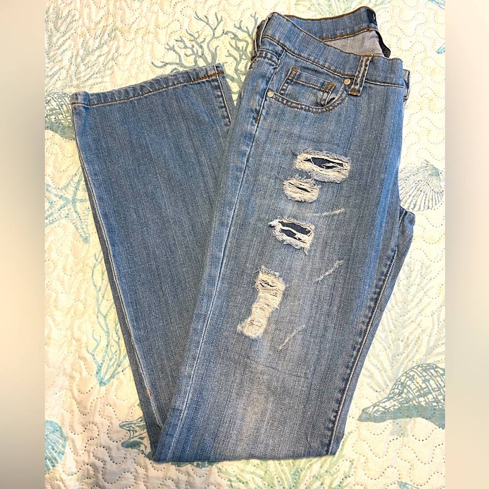 VENUS GODDESS FIT WOMANS DESTROYED JEANS SIZE 4 EUC